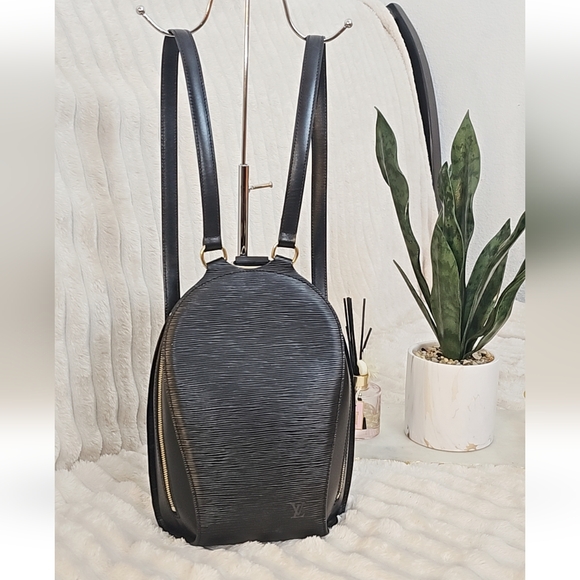 🔥😍GIFTABLE- Beautiful Condition 🔥😍 Authentic Louis Vuitton Epi Backpack - Picture 16 of 17